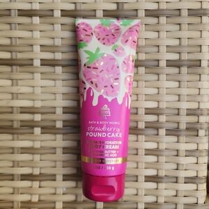 Bath & Body Works Strawberry Pound Cake Pink Body Cream